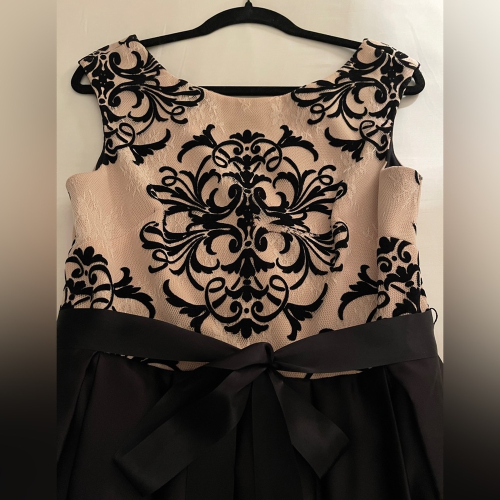 Betsy & Adam Black Lace Floral Gown Prom Dress Size 10 - Picture 7 of 14